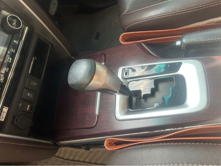 Toyota Fortuner 2016 2.4 V Van ดีเซล ไม่ติดแก๊ส เกียร์อัตโนมัติ ดำ รูปที่ 3