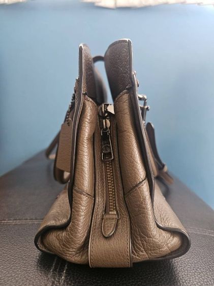กระเป๋า Coach สีน้ำตาล ไซด์M รูปที่ 4
