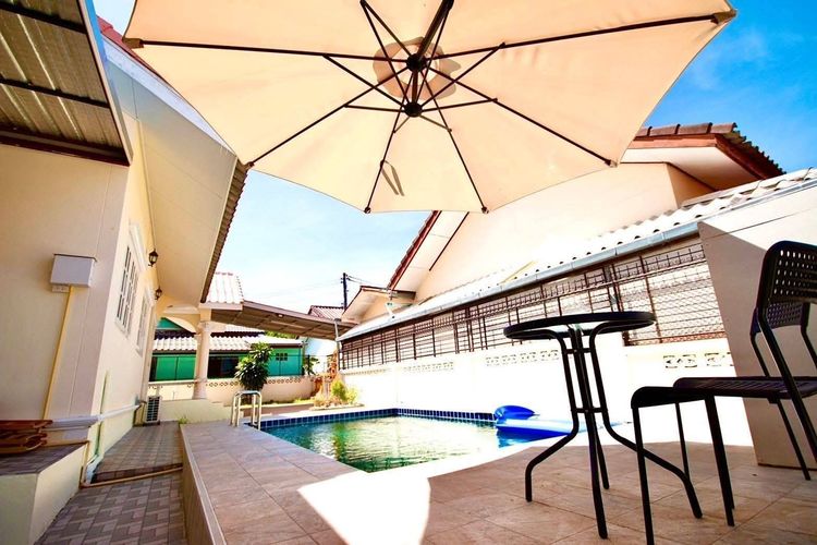 Sale ลดราคา ขายด่วนๆ เหลือ 2ล้านต้นๆ ●บ้านเดี่ยว พร้อมสระว่ายน้ำ pool villa ซอยตำรวจทางหลวง สัตหีบ รูปที่ 3