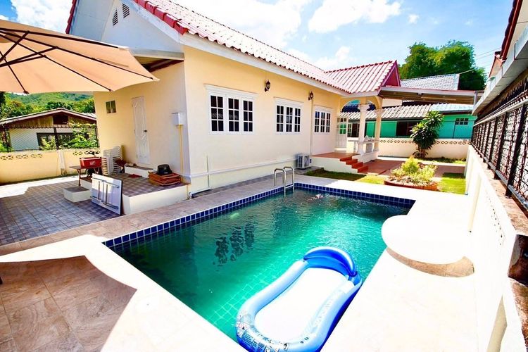 Sale ลดราคา ขายด่วนๆ เหลือ 2ล้านต้นๆ ●บ้านเดี่ยว พร้อมสระว่ายน้ำ pool villa ซอยตำรวจทางหลวง สัตหีบ รูปที่ 2