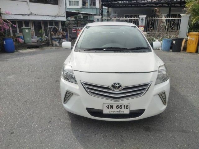 รถ Toyota Vios 1.5 E สี ขาว