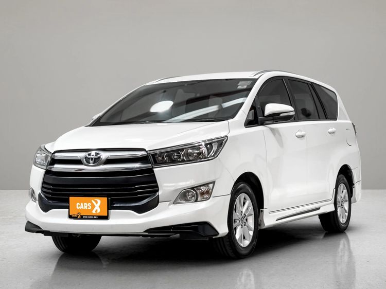 รถ Toyota Innova 2.8 Crysta G สี ขาว