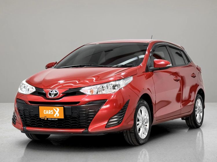 รถ Toyota Yaris 1.2 E สี แดง