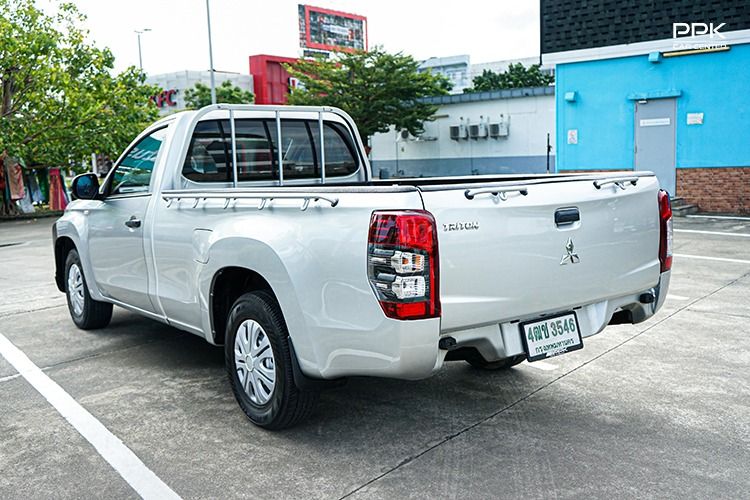 Mitsubishi Triton 2022 2.5 GL Pickup ดีเซล ไม่ติดแก๊ส เกียร์ธรรมดา เทา รูปที่ 4
