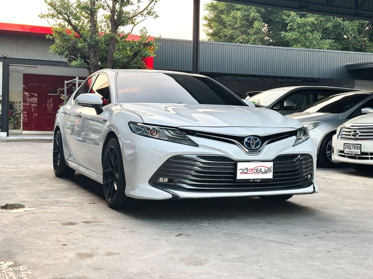 Toyota Camry 2020 2.5 Hybrid Premium Sedan ไฮบริด เกียร์อัตโนมัติ ขาว รูปที่ 3