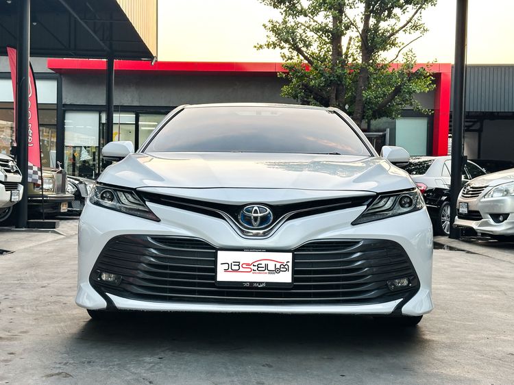 Toyota Camry 2020 2.5 Hybrid Premium Sedan ไฮบริด เกียร์อัตโนมัติ ขาว รูปที่ 2