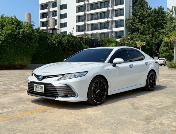 รถ Toyota Camry 2.5 HEV Premium Luxury สี ขาว