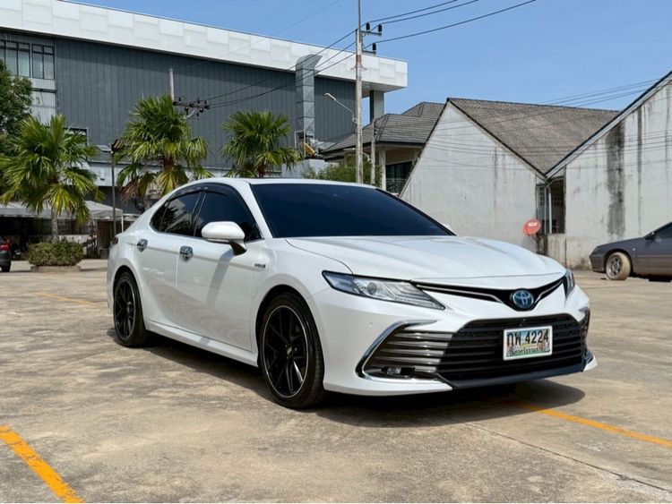 Toyota Camry 2021 2.5 HEV Premium Luxury Sedan ไฮบริด ไม่ติดแก๊ส เกียร์อัตโนมัติ ขาว รูปที่ 3