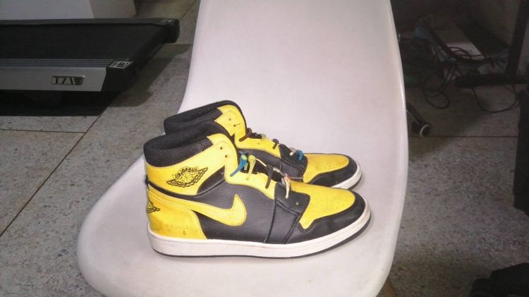 NIKE AIR JORDANสีเหลืองดำ เบอร์40ตามภาพ9ร้อย ทัก0813195660 ส่งได้