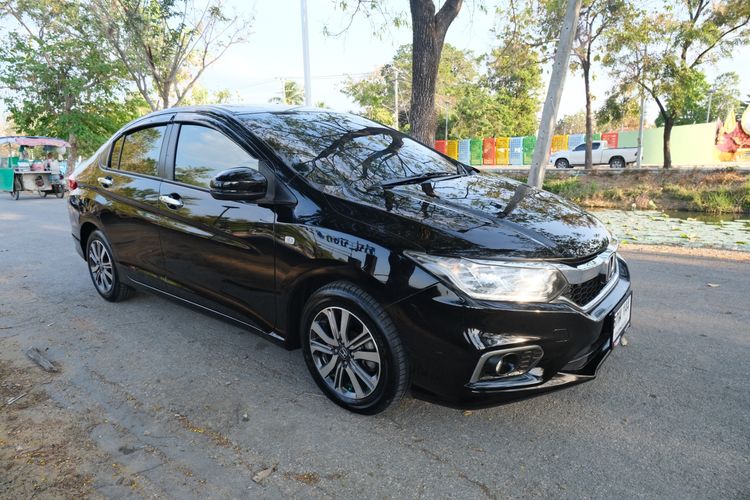 Honda City 1.5VPlus สีดำ เบาะหนังสีดำ เกียร์ออโต้ ปี 2017