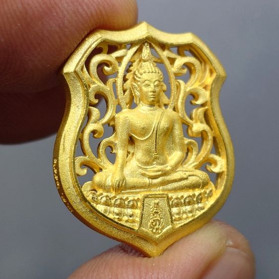 พระพุทธรูปคุ้มเกล้าฯ รูปอาร์ม (เนื้อทองคำ 9K ผลิตแค่ 1000 องค์) ใต้ร่มพระบารมี คุ้มเกล้าฯ" ที่ระลึก 60 ปี โรงพยาบาลภูมิพลฯ ปี2552 พร้อมตลับ รูปที่ 3