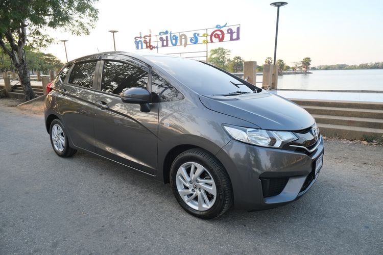 รถ Honda Jazz 1.5 V Plus i-VTEC สี เทา