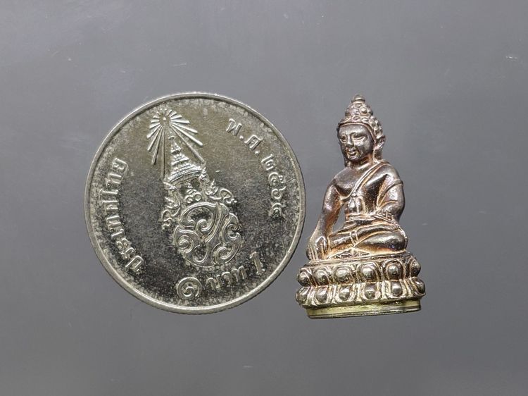 พระกริ่งญาณวเรศ (กริ่งปวเรศน้อย) ฐานบรรจุพระเกศาและจีวร เนื้อเงิน พิมพ์เล็ก สมเด็จพระญาณสังวรฯ ทรงเจริญพรรษา 100 ปี วัดบวรนิเวศวิหาร ปี2556  รูปที่ 8
