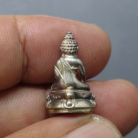 พระกริ่งญาณวเรศ (กริ่งปวเรศน้อย) ฐานบรรจุพระเกศาและจีวร เนื้อเงิน พิมพ์เล็ก สมเด็จพระญาณสังวรฯ ทรงเจริญพรรษา 100 ปี วัดบวรนิเวศวิหาร ปี2556  รูปที่ 3
