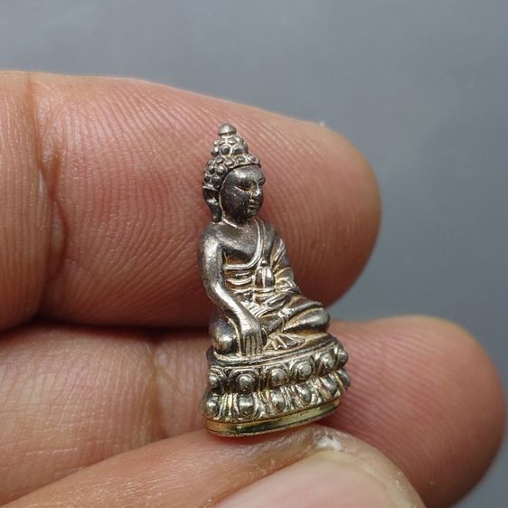 พระกริ่งญาณวเรศ (กริ่งปวเรศน้อย) ฐานบรรจุพระเกศาและจีวร เนื้อเงิน พิมพ์เล็ก สมเด็จพระญาณสังวรฯ ทรงเจริญพรรษา 100 ปี วัดบวรนิเวศวิหาร ปี2556  รูปที่ 4