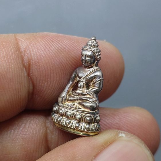 พระกริ่งญาณวเรศ (กริ่งปวเรศน้อย) ฐานบรรจุพระเกศาและจีวร เนื้อเงิน พิมพ์เล็ก สมเด็จพระญาณสังวรฯ ทรงเจริญพรรษา 100 ปี วัดบวรนิเวศวิหาร ปี2556  รูปที่ 5