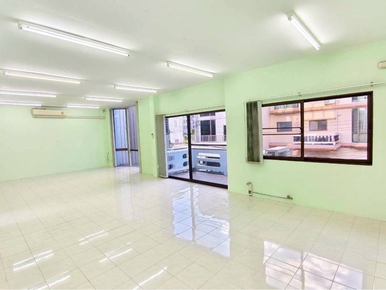 ขายโฮมออฟฟิศราคาถูกรามคำแหง ทำเลดีติดรถไฟฟ้า 2 สาย รูปที่ 4