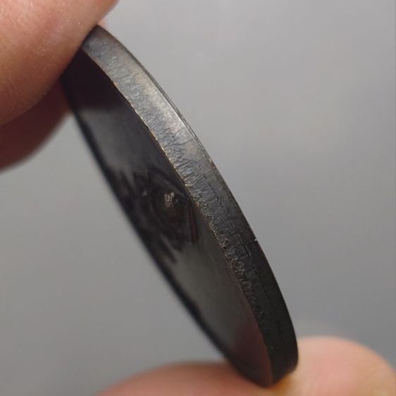 เหรียญสนทนาธรรม เนื้อทองแดงรมดำ บล็อกดาวตก นิยม สวยแชมป์ พ.ศ.2543 รูปที่ 5