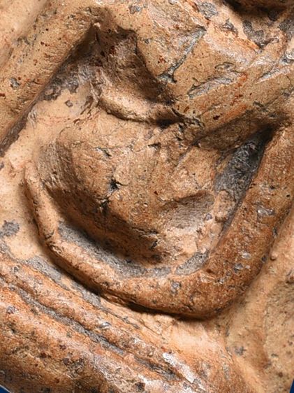 สวยแชมป์ ให้เช่าบูชา สมบัติบ้าน พระนางพญาพิษณุโลก พิมพ์เข่าตรง ฟอร์มทรงงดงาม เนื้อมีมวลสาร สมบูรณ์แบบ รูปที่ 3