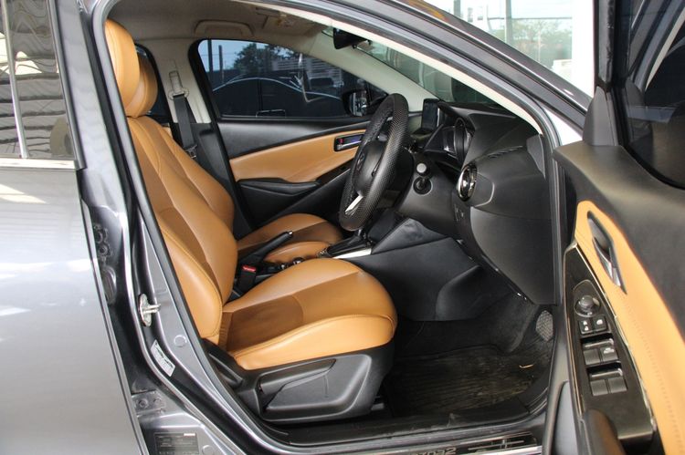 Mazda Mazda 2 2018 1.3 High Connect Sedan เบนซิน ไม่ติดแก๊ส เกียร์อัตโนมัติ เทา รูปที่ 3