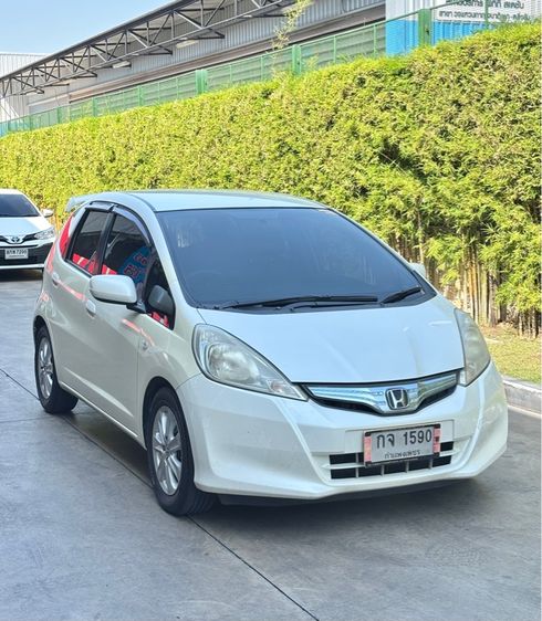 รถ Honda Jazz 1.3 Hybrid สี ขาว