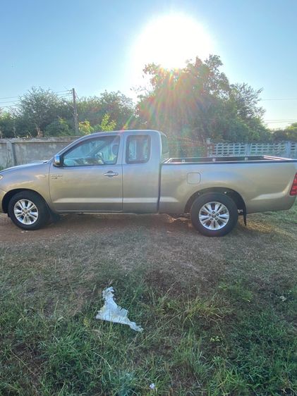 รถ Toyota Hilux Vigo 2.5 E สี น้ำตาล