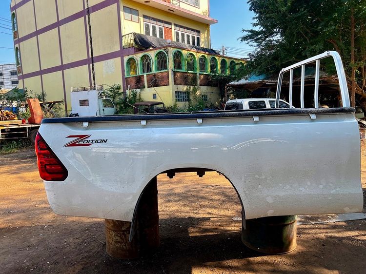 ลูกกระบะพร้อมไฟท้าย และ Liner Toyota Revo ปี 22 รูปที่ 3