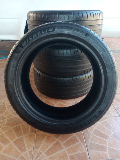 Michelin pilot sport 4 225 45 17 ปลายปี 21 ลงพื้น 22 มีปะ 1 เส้น ดอกเต็มตามภาพ ชุดละ 2700 รูปที่ 3