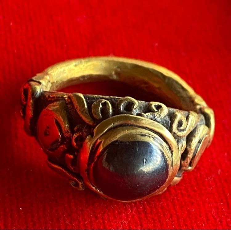 แหวนหล่อ