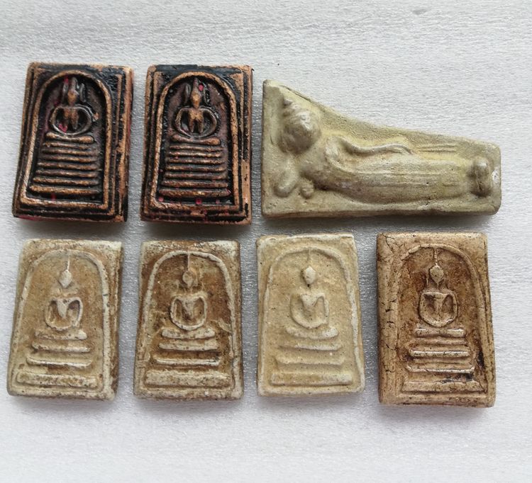 สมเด็จวัดไชโย พิมพ์ไสยาสน์ หลังรางลูกคิด หลังลายเครือเถาวัลย์ รูปที่ 2