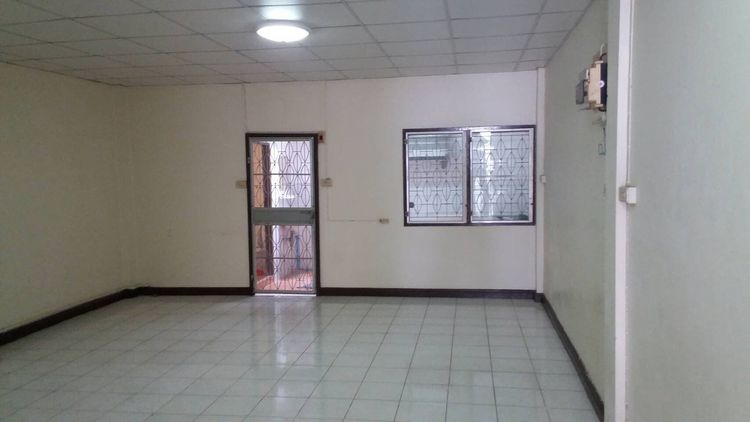 ให้เช่าทาวน์เฮ้าส์ 2 ชั้น 13,000 บาทต่อเดือน หมู่บ้านนภาลัย สามารถเดินจาก BTS บางนา 