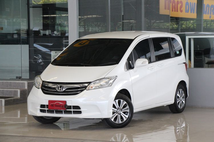 รถ Honda Freed 1.5 E สี ขาว