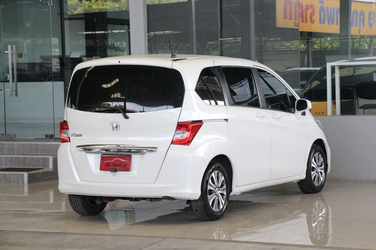 Honda Freed 2015 1.5 E Utility-car เบนซิน ไม่ติดแก๊ส เกียร์อัตโนมัติ ขาว รูปที่ 2
