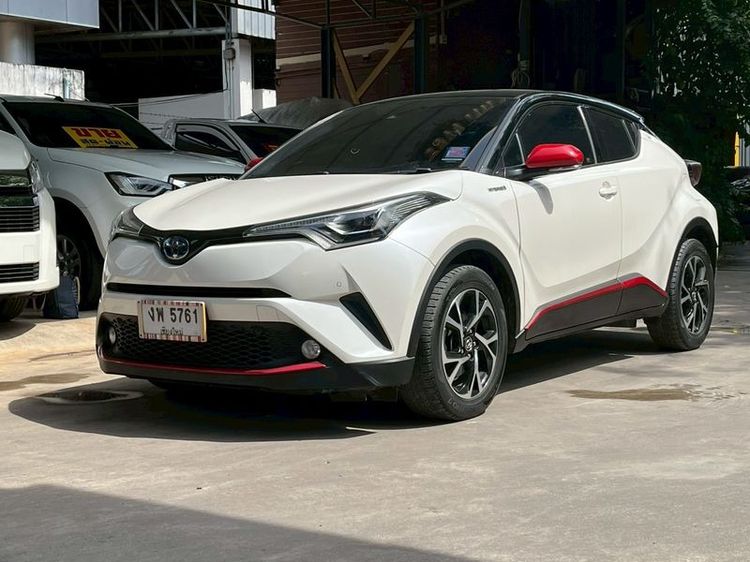 รถ Toyota C-HR 1.8 HV Hi สี ขาว