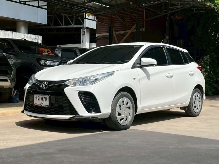 รถ Toyota Yaris 1.2 Entry สี ขาว