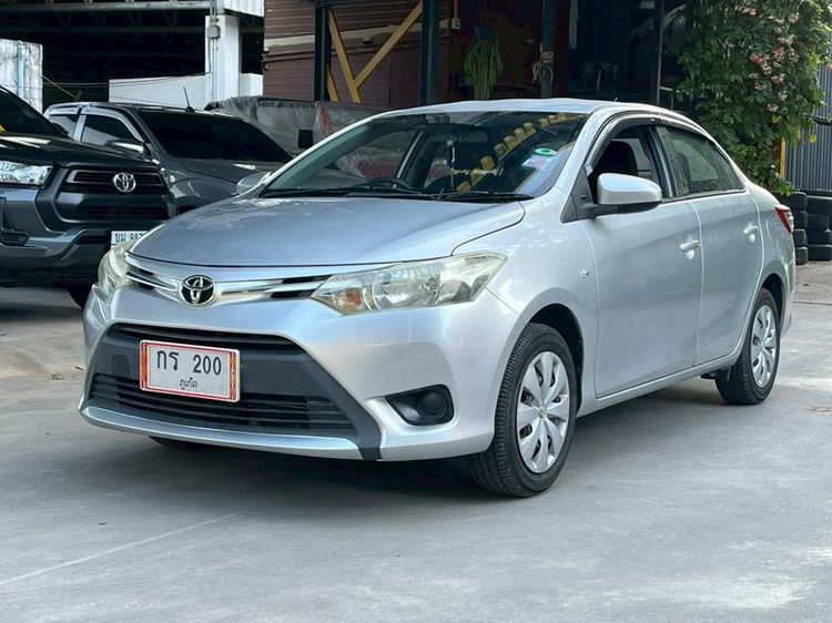 รถ Toyota Vios 1.5 J สี บรอนซ์เงิน