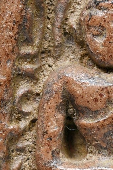 พระกำแพงซุ้มกอ พิมพ์ใหญ่ มีลายกรกข้าง เนื้อเก่าจัด มีมวลสาร รูปที่ 11