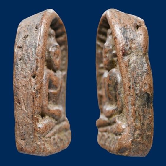 พระกำแพงซุ้มกอ พิมพ์ใหญ่ มีลายกรกข้าง เนื้อเก่าจัด มีมวลสาร รูปที่ 2