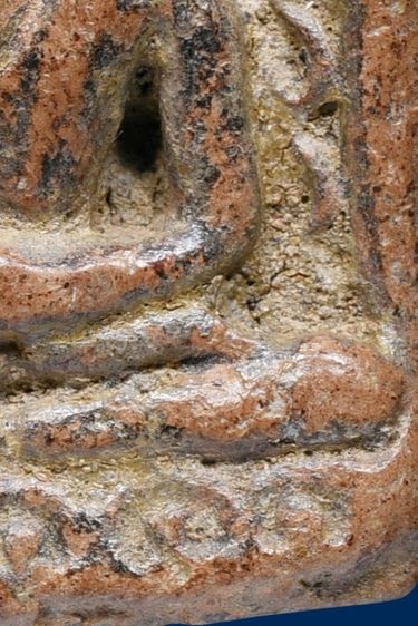 พระกำแพงซุ้มกอ พิมพ์ใหญ่ มีลายกรกข้าง เนื้อเก่าจัด มีมวลสาร รูปที่ 18