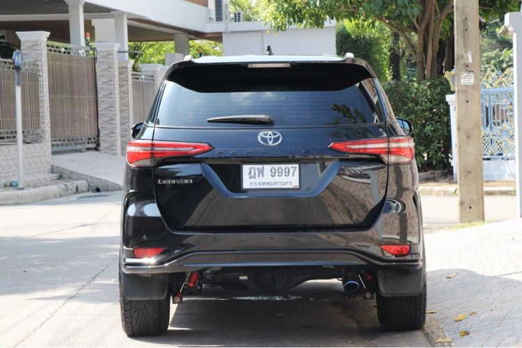 Toyota Fortuner 2022 2.4 Leader G Utility-car ดีเซล เกียร์อัตโนมัติ ดำ รูปที่ 4