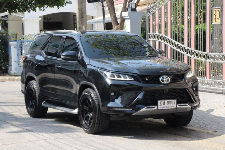 รถ Toyota Fortuner 2.4 Leader G สี ดำ