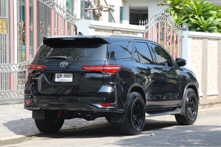 Toyota Fortuner 2022 2.4 Leader G Utility-car ดีเซล เกียร์อัตโนมัติ ดำ รูปที่ 2