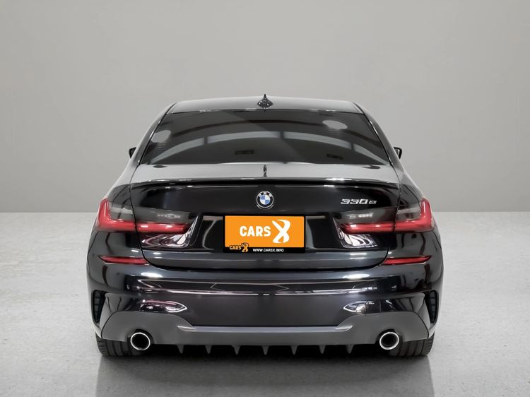 BMW Series 3 2021 330e Sedan ปลั๊กอินไฮบริด (PHEV) ไม่ติดแก๊ส เกียร์อัตโนมัติ ดำ รูปที่ 4