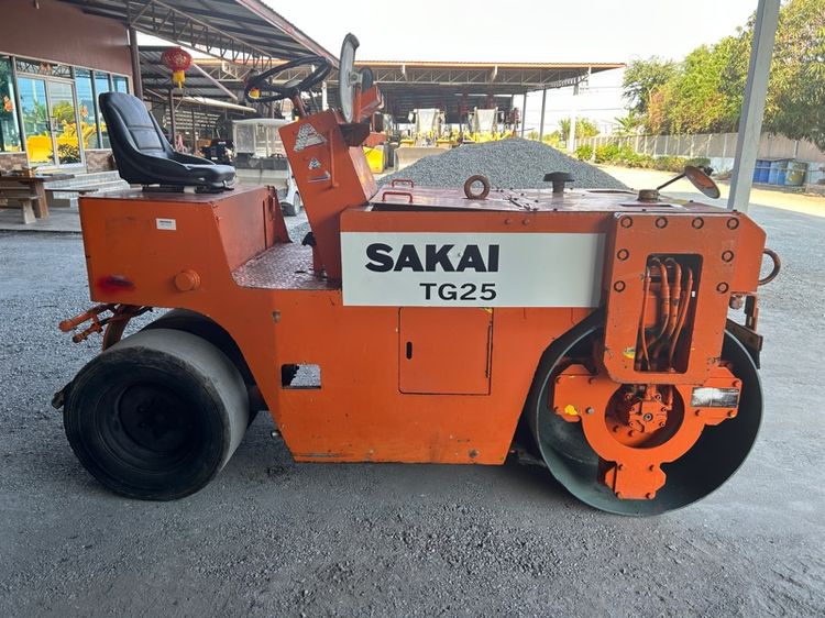 รถบดล้อหน้าเหล็กล้อหลังยาง SAKAI  รุ่น TG25  ขนาด 2.5 ตัน  รถเก่านอกนำเข้า 