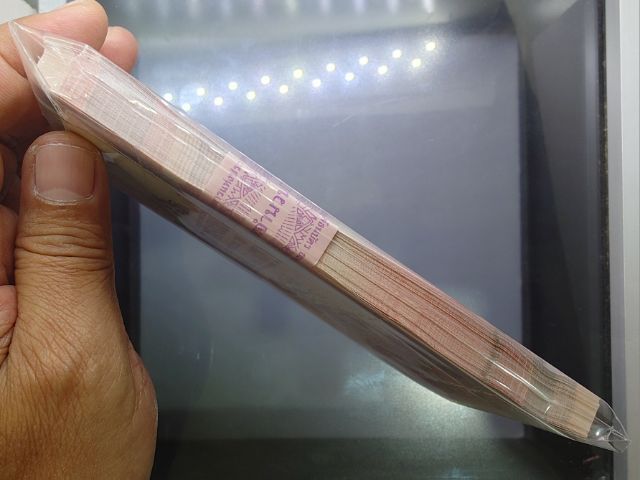 ธนบัตรยกแหนบ 100 ใบ เรียงเลข ธนบัตร 100 บาท แบบ 15 รุ่น 2 (เลิกทาส) ไม่ผ่านใช้ เลขสวย 9 หน้า 9 หลัง รูปที่ 8