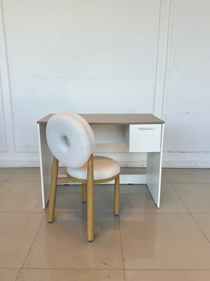 ชุดโต๊ะทำงาน 1 ลิ้นชัก ท็อปสีบีชลายไม้ โครงสีขาว พร้อมเก้าอี้ 