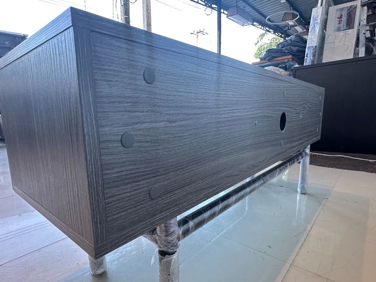 ตู้วางทีวี 3 บานเปิด โครงไม้ MDF สีเทา รูปที่ 6