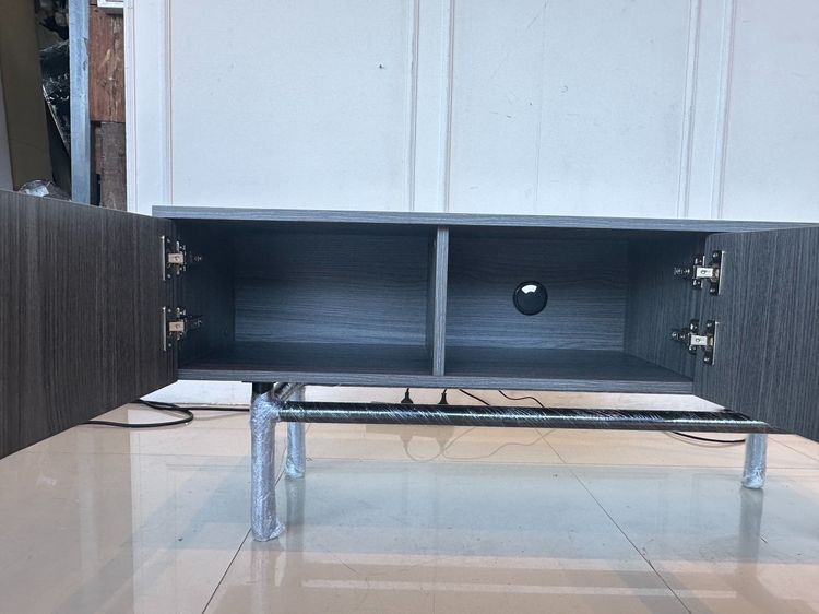 ตู้วางทีวี 3 บานเปิด โครงไม้ MDF สีเทา รูปที่ 10