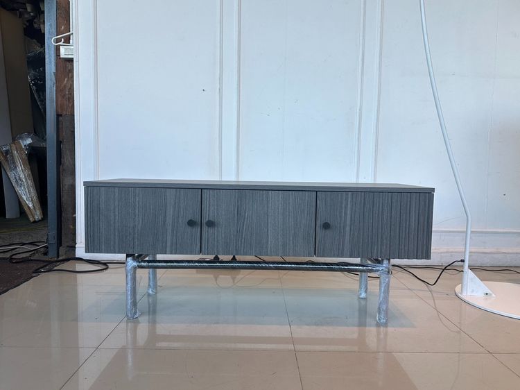 ตู้วางทีวี 3 บานเปิด โครงไม้ MDF สีเทา