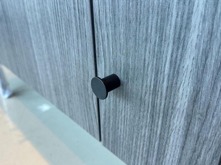 ตู้วางทีวี 3 บานเปิด โครงไม้ MDF สีเทา รูปที่ 14